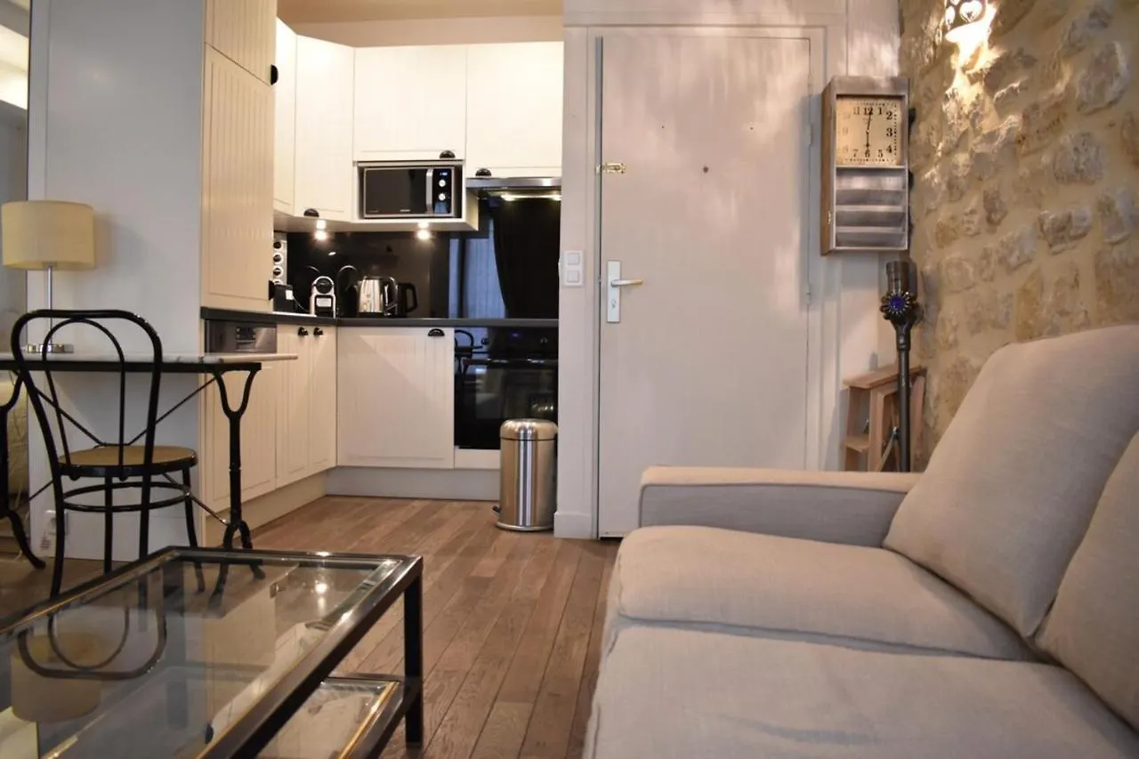 Charming Near Republique And Le Marais Appartement Parijs